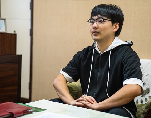 インタビューに答えるT.Kさん